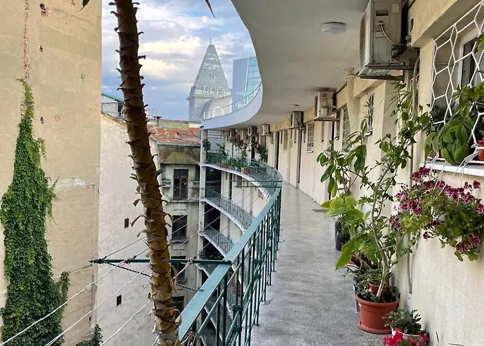 Lucomi\'S Apartment